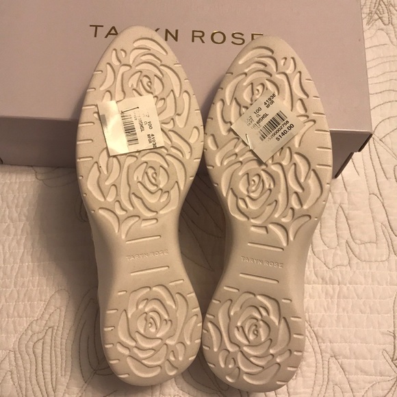 Super soft Taryn Rose shoes - Picture 3 of 8